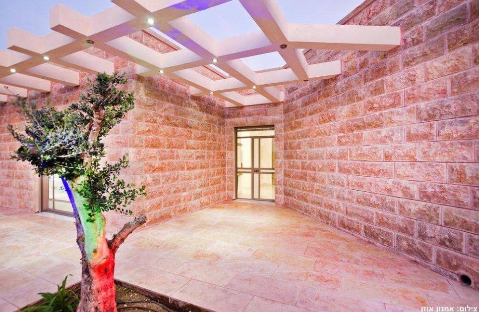 54800 החצר והבריכה, אחוזת דניאל, וילה  בזכריה וילות - Vila 4 U