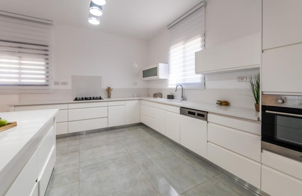 83943 גלריית פנים, אחוזת עומרי, וילה  בצוריאל וילות - Vila 4 U