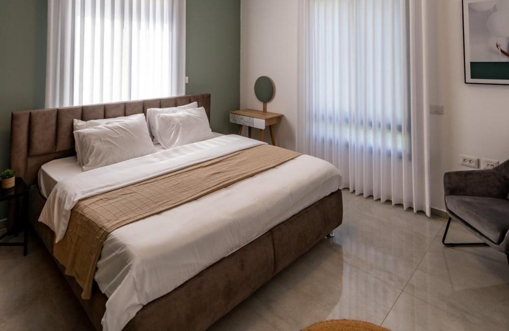 83946 גלריית פנים, אחוזת עומרי, וילה  בצוריאל וילות - Vila 4 U