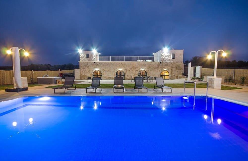 93036 המתחם החיצוני, אחוזת אלון וזית, וילה  בנווה זיו וילות - Vila 4 U