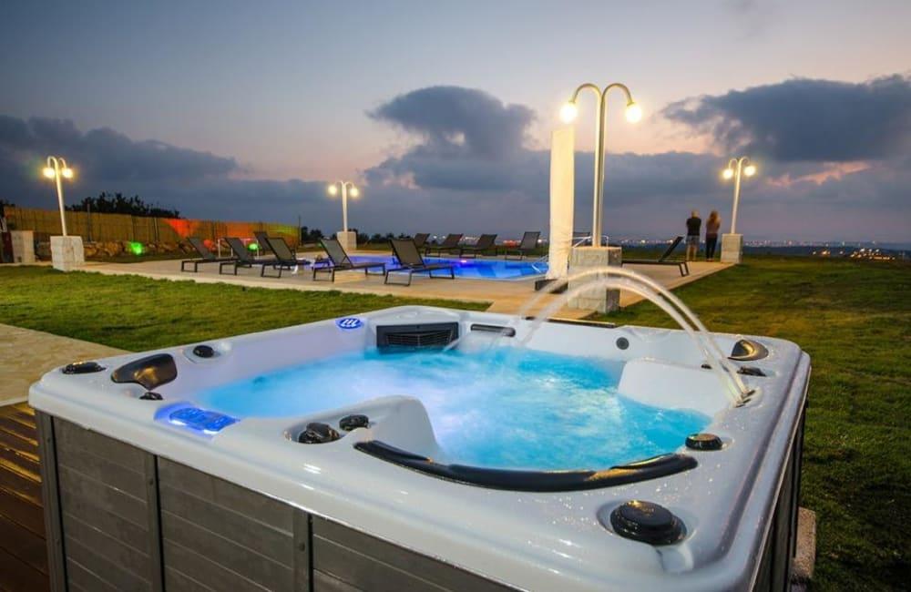 93040 המתחם החיצוני, אחוזת אלון וזית, וילה  בנווה זיו וילות - Vila 4 U