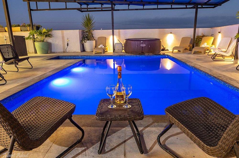 124500 גלריית חוץ, מתחם אירוח אודט, וילה  בזרעית וילות - Vila 4 U