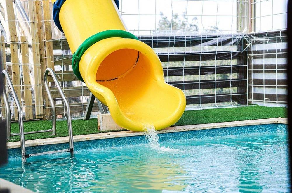 135100 חצר ובריכה, וילה אלברטו, וילה  באלקוש וילות - Vila 4 U