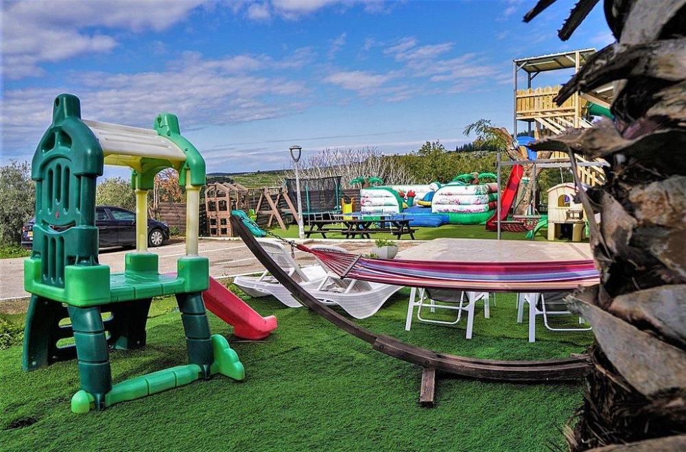 135104 חצר ובריכה, וילה אלברטו, וילה  באלקוש וילות - Vila 4 U