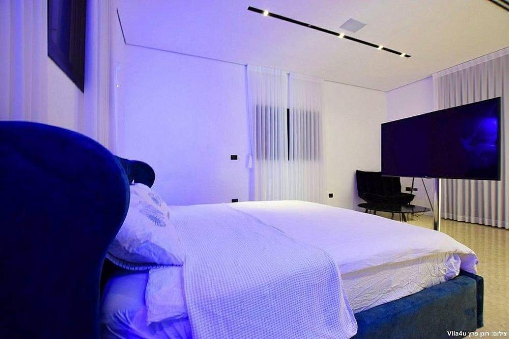 136206 הסלון והסוויטות, אחוזת דה אורו ריזורט, וילה  בנתניה וילות - Vila 4 U