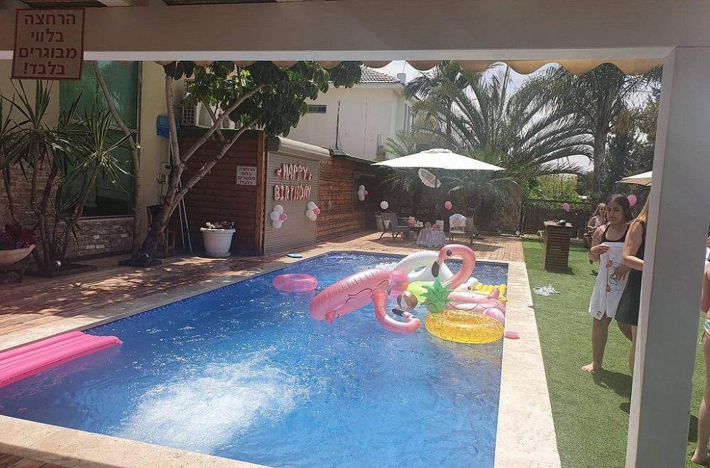 136711 אירועי חברה ורווקות, אורי אירועים, וילה  בכפר טרומן וילות - Vila 4 U