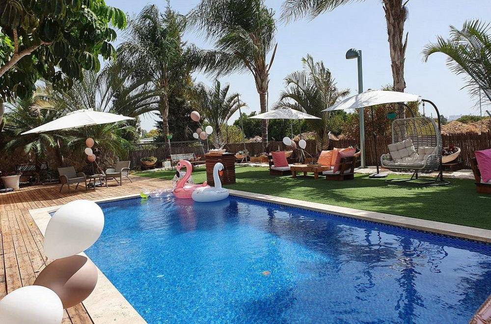 136727 אירועי חברה ורווקות, אורי אירועים, וילה  בכפר טרומן וילות - Vila 4 U