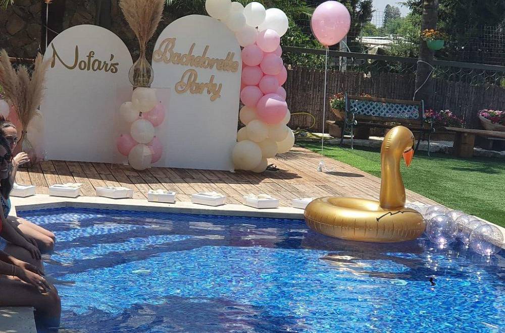 136728 אירועי חברה ורווקות, אורי אירועים, וילה  בכפר טרומן וילות - Vila 4 U