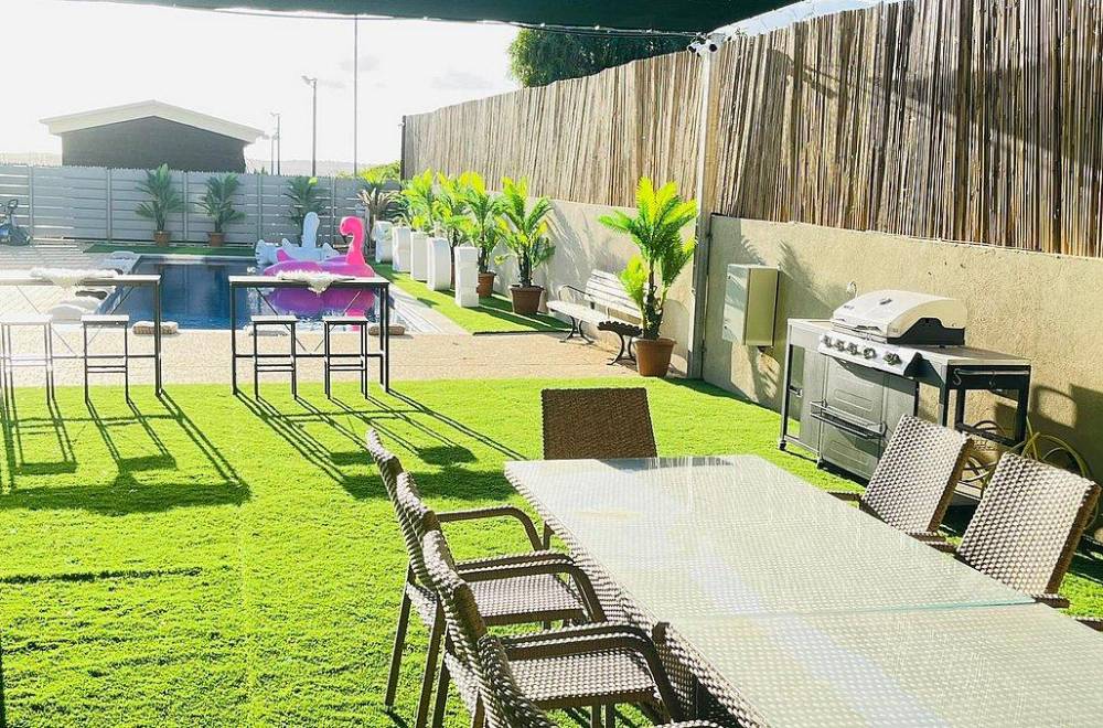 142467 המתחם החיצוני, אחוזת נווה גד, וילה  במושב תלמים וילות - Vila 4 U