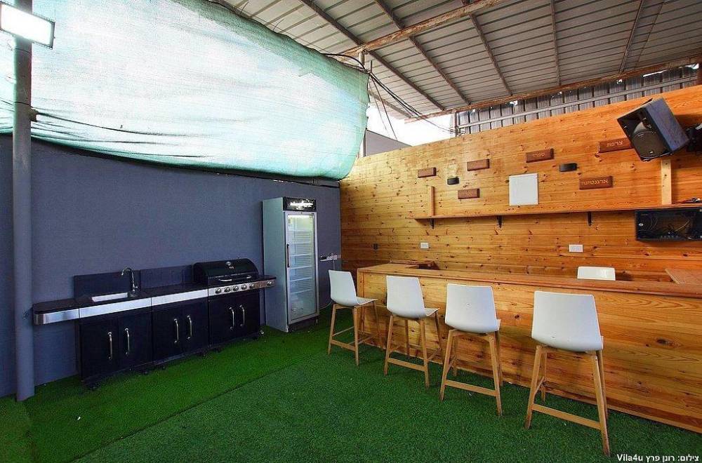 אחוזת וניש המתחם החיצוני, אחוזת וניש, וילה  בעזריקם וילות - Vila 4 U