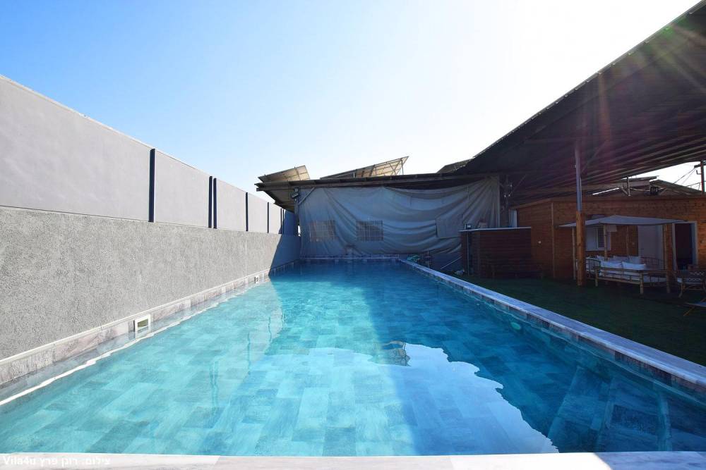 אחוזת וניש המתחם החיצוני, אחוזת וניש, וילה  בעזריקם וילות - Vila 4 U