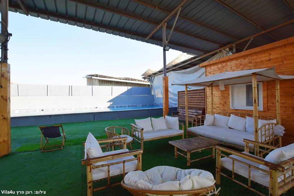 אחוזת וניש המתחם החיצוני, אחוזת וניש, וילה  בעזריקם וילות - Vila 4 U