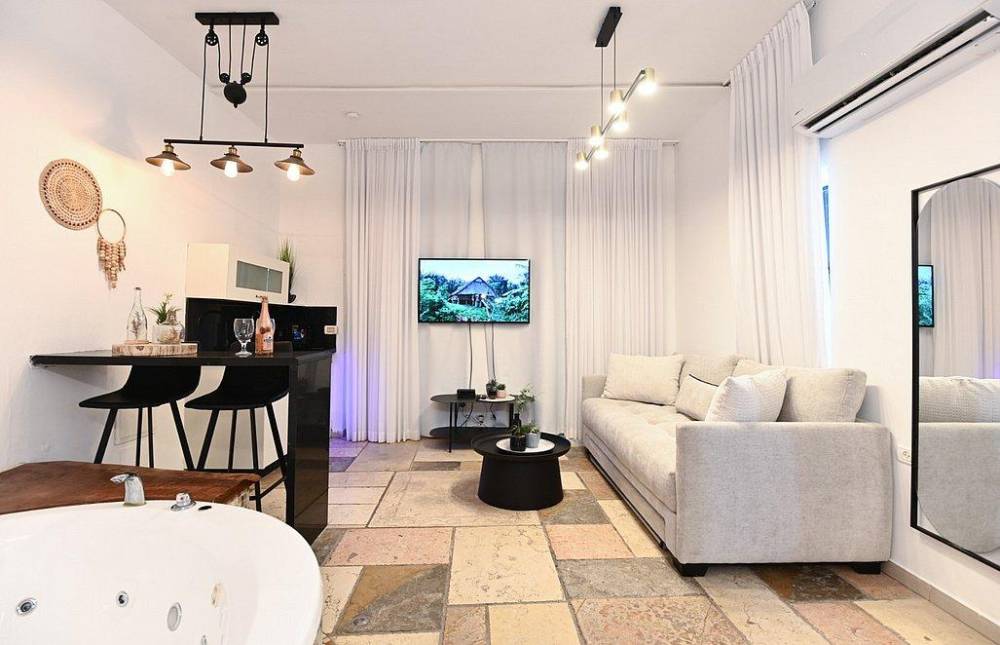 179350 בקתות האירוח, אחוזת לירי ריזורט, וילה  בטבריה וילות - Vila 4 U