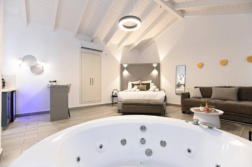 179354 בקתות האירוח, אחוזת לירי ריזורט, וילה  בטבריה וילות - Vila 4 U