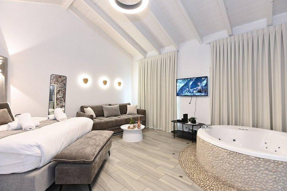 179355 בקתות האירוח, אחוזת לירי ריזורט, וילה  בטבריה וילות - Vila 4 U