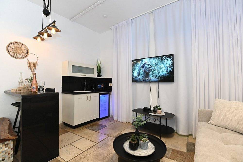 179362 בקתות האירוח, אחוזת לירי ריזורט, וילה  בטבריה וילות - Vila 4 U