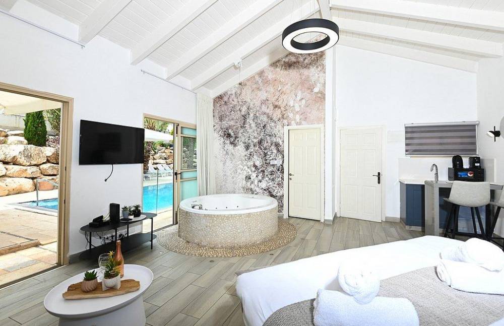 179363 בקתות האירוח, אחוזת לירי ריזורט, וילה  בטבריה וילות - Vila 4 U