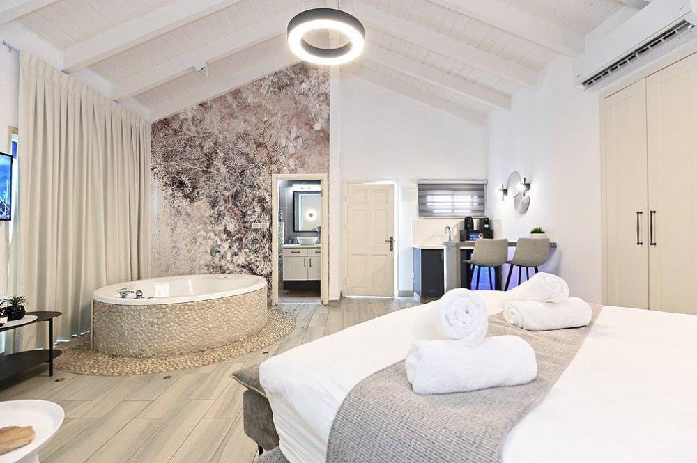 179370 בקתות האירוח, אחוזת לירי ריזורט, וילה  בטבריה וילות - Vila 4 U