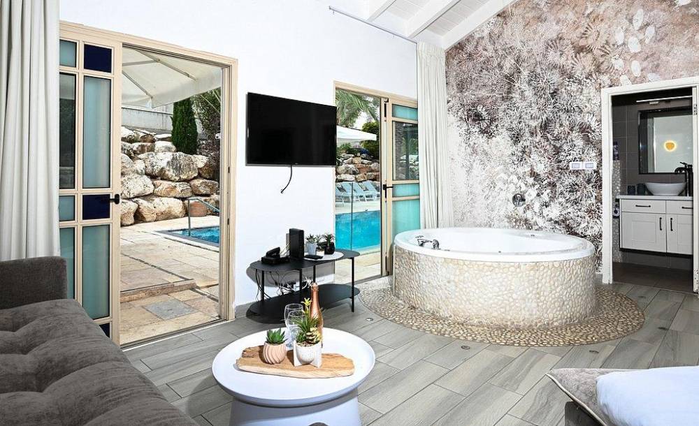 179371 בקתות האירוח, אחוזת לירי ריזורט, וילה  בטבריה וילות - Vila 4 U