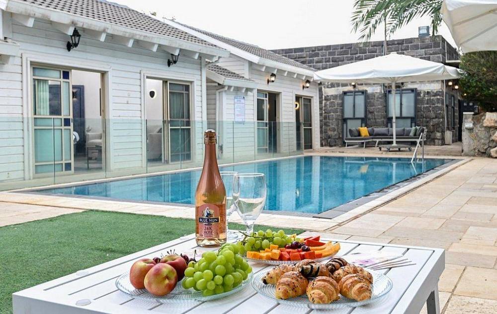 179398 גלריית חוץ, אחוזת לירי ריזורט, וילה  בטבריה וילות - Vila 4 U