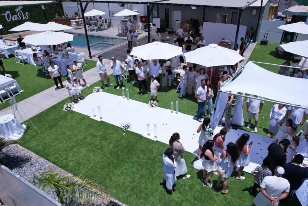 188373 חוגגים אצלנו, אואזיס, וילה  בשדה צבי וילות - Vila 4 U