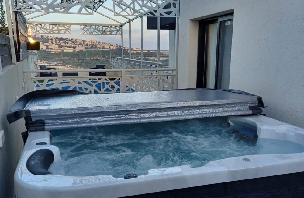 195236 החצר והבריכה, אחוזת הצוק במרומים, וילה  בכפר שמאי וילות - Vila 4 U