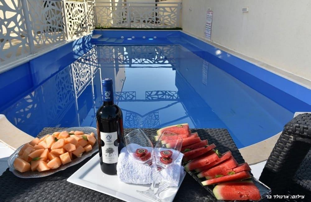 195237 החצר והבריכה, אחוזת הצוק במרומים, וילה  בכפר שמאי וילות - Vila 4 U