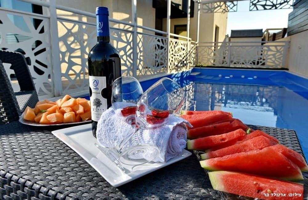 195245 החצר והבריכה, אחוזת הצוק במרומים, וילה  בכפר שמאי וילות - Vila 4 U