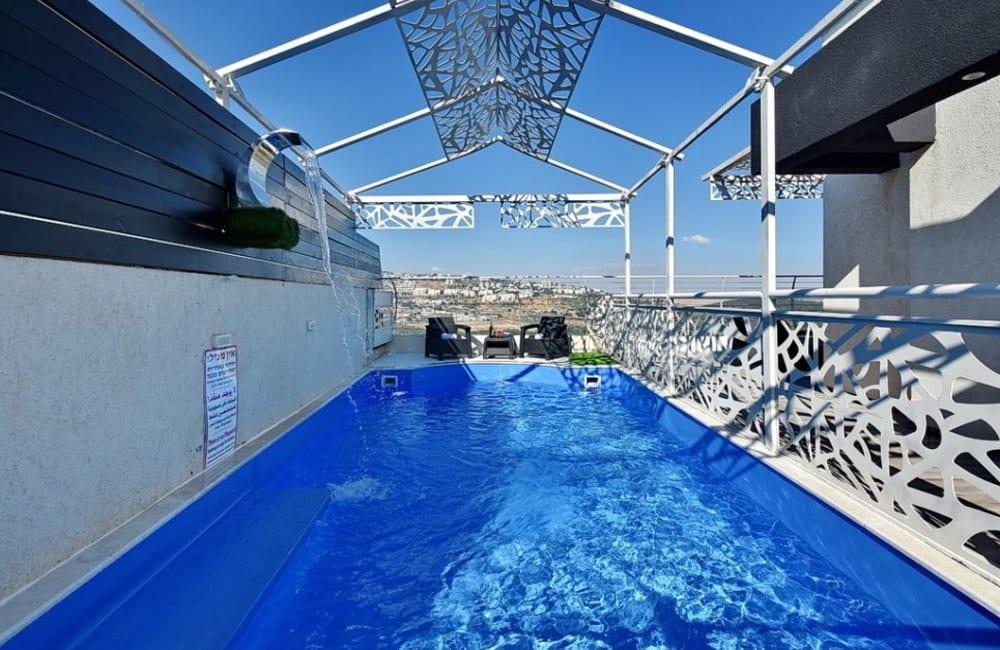 195253 החצר והבריכה, אחוזת הצוק במרומים, וילה  בכפר שמאי וילות - Vila 4 U