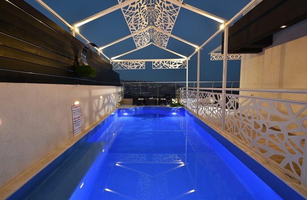 195258 החצר והבריכה, אחוזת הצוק במרומים, וילה  בכפר שמאי וילות - Vila 4 U