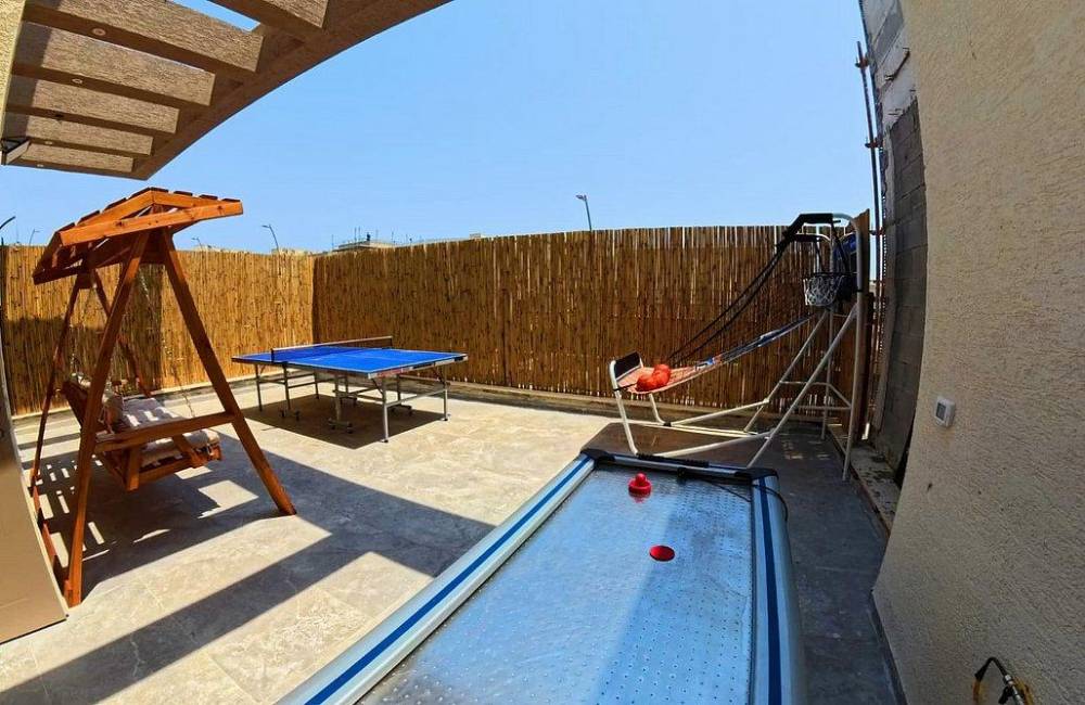 201264 מרפסת הוילה, קומת גג והחצר, וילה כוכב טבריה, וילה  בטבריה וילות - Vila 4 U