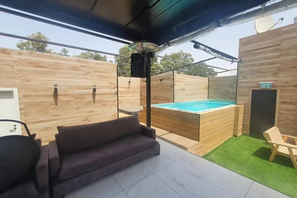 204185 גלריה כללית, בלו סקיי, וילה  בפתח תקווה וילות - Vila 4 U