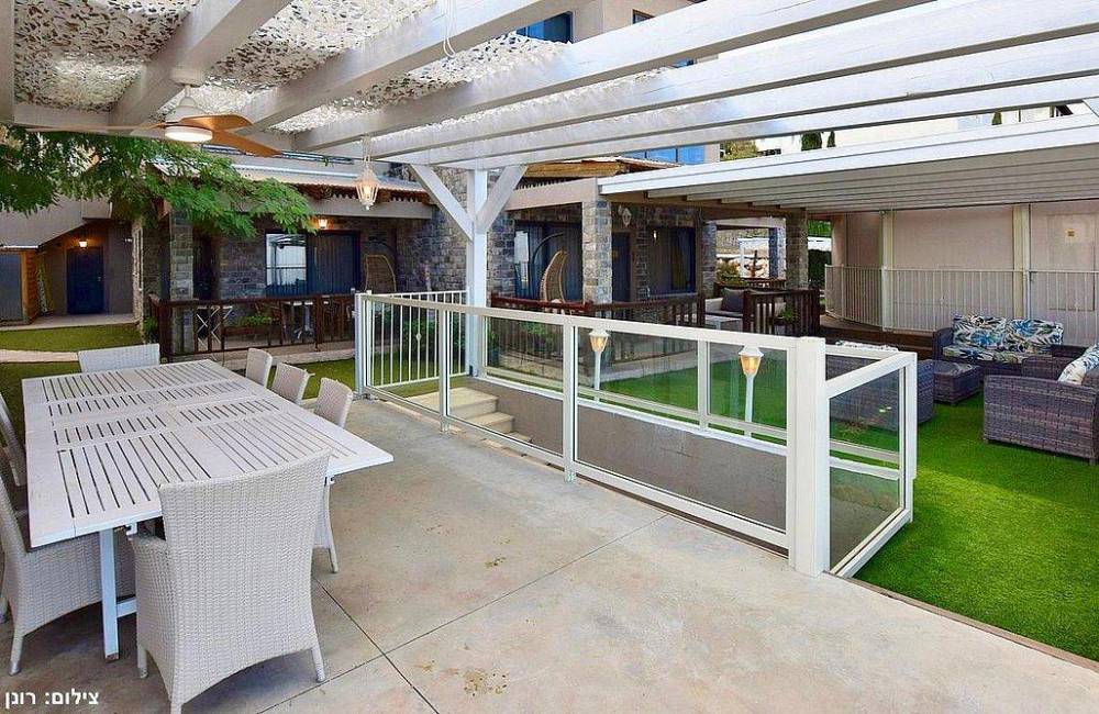 209544 מתחם החוץ המשקיף לכנרת, וילה סלו מול הכנרת, וילה  בנוף כנרת וילות - Vila 4 U