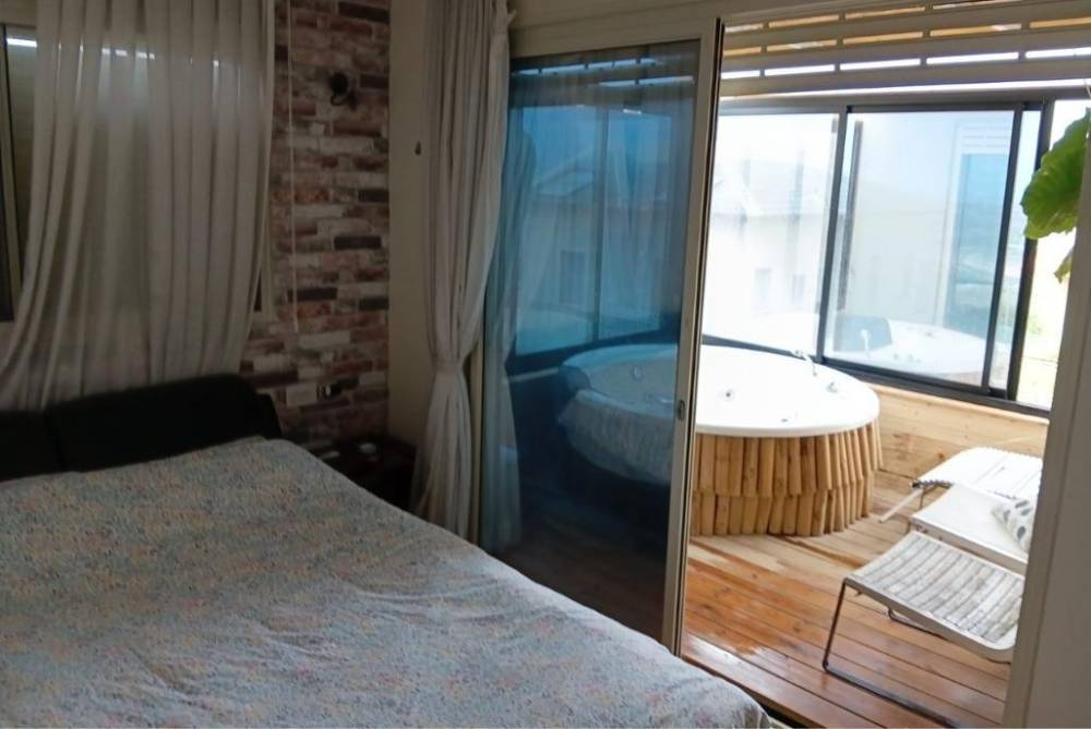 209968 גלרית פנים, סוויטת גן עדן בשרון, וילה  בכפר סבא וילות - Vila 4 U