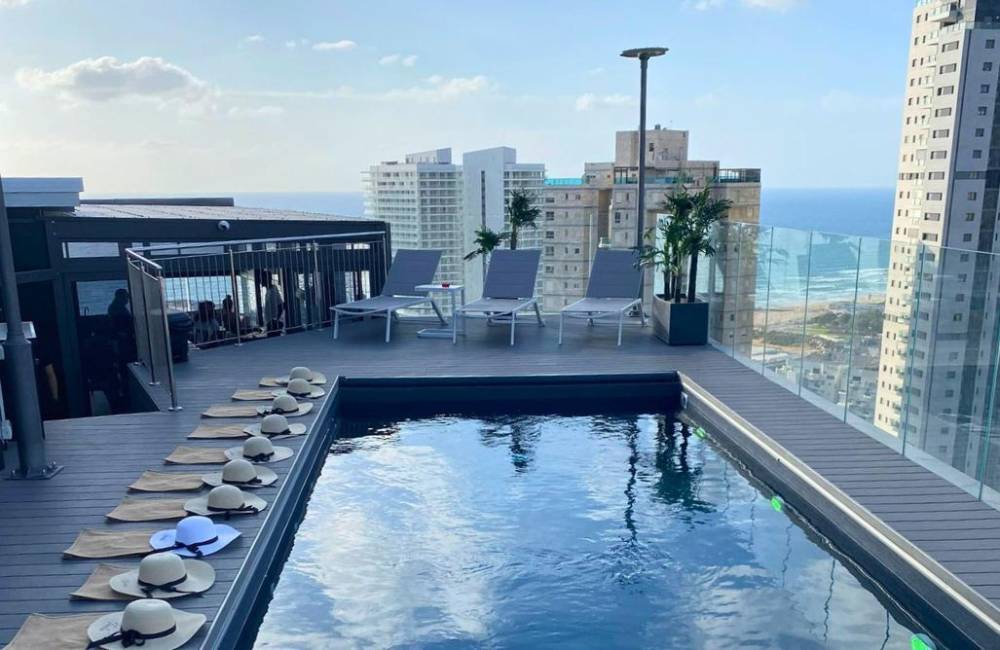 210641 מתחם הגג והבריכה, רויאל פנטהאוז, וילה  בבת ים וילות - Vila 4 U