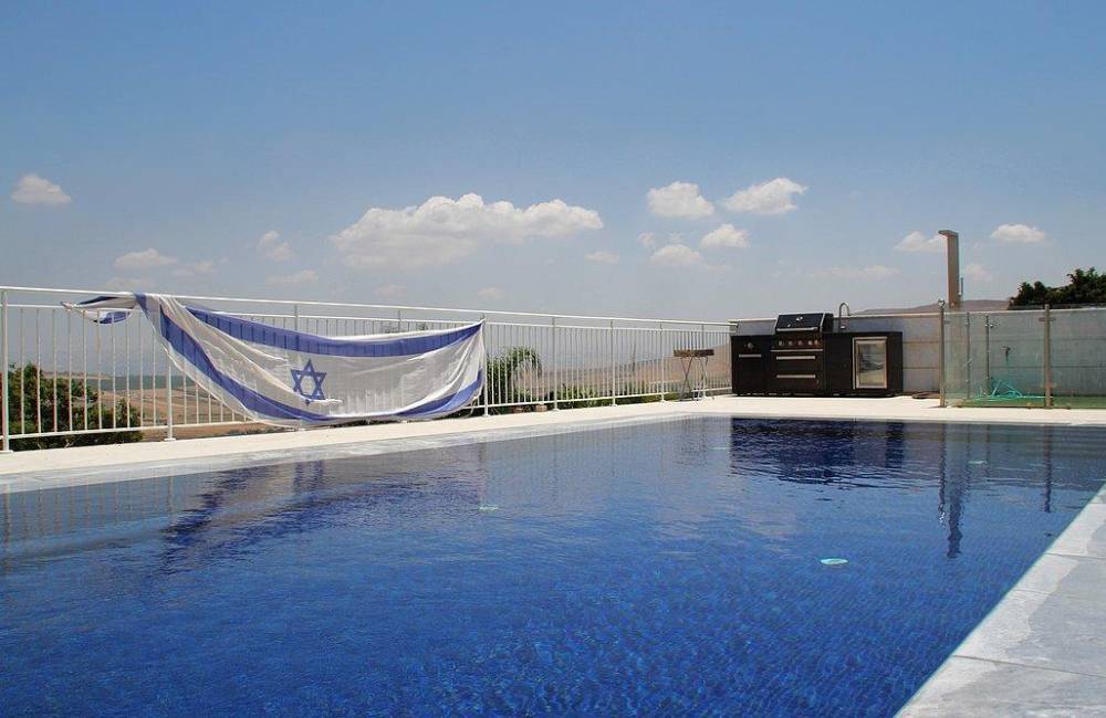 211182 מתחם חיצוני, וילה לבנה יבנאל, וילה  ביבנאל וילות - Vila 4 U