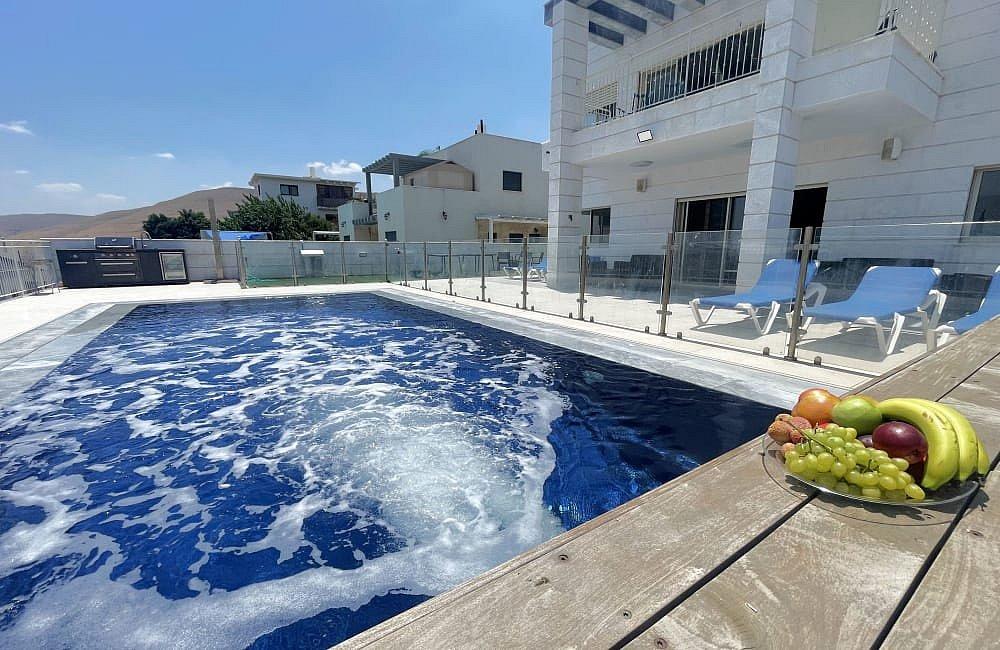 211187 מתחם חיצוני, וילה לבנה יבנאל, וילה  ביבנאל וילות - Vila 4 U