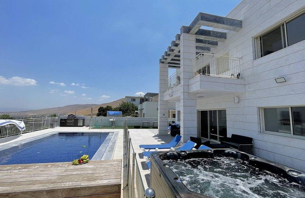 211188 מתחם חיצוני, וילה לבנה יבנאל, וילה  ביבנאל וילות - Vila 4 U