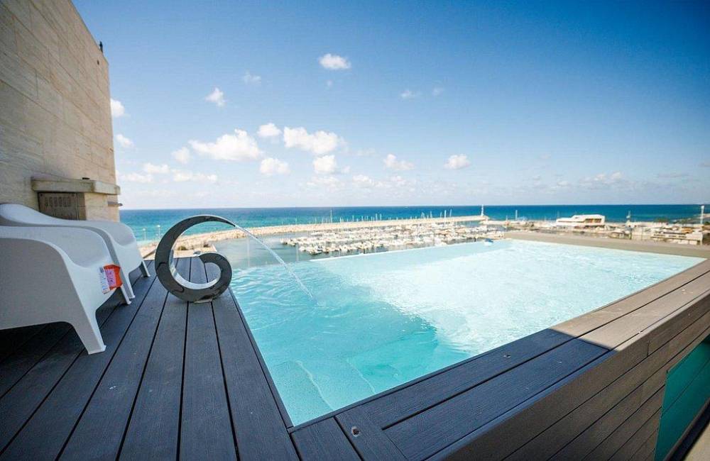 212006 מתחם הגג, הבריכה ונוף לים, פנטהאוז שונית אשקלון, וילה  באשקלון וילות - Vila 4 U