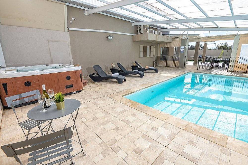 212268 מתחם מקורה בריכה וג'קוזי, אחוזת גליל, וילה  בספסופה וילות - Vila 4 U