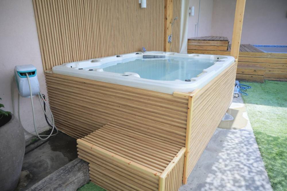 213696 מתחם חיצוני, אחוזת הר טוב, וילה  בבית שמש וילות - Vila 4 U