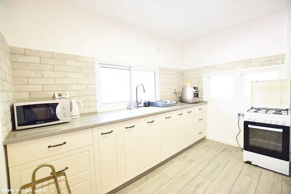 215305 פנים הוילה והחדרים, ויליג' קומפלקס ריזורט, וילה  בניר בנים וילות - Vila 4 U