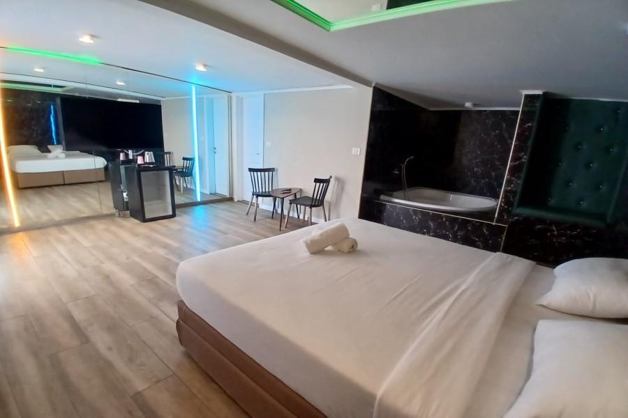 217120 יחידות אירוח עם ג'קוזי, כפר הים, וילה  בנתניה וילות - Vila 4 U