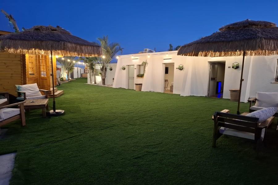 217139 מתחם חיצוני הבריכה והג'קוזי, כפר הים, וילה  בנתניה וילות - Vila 4 U