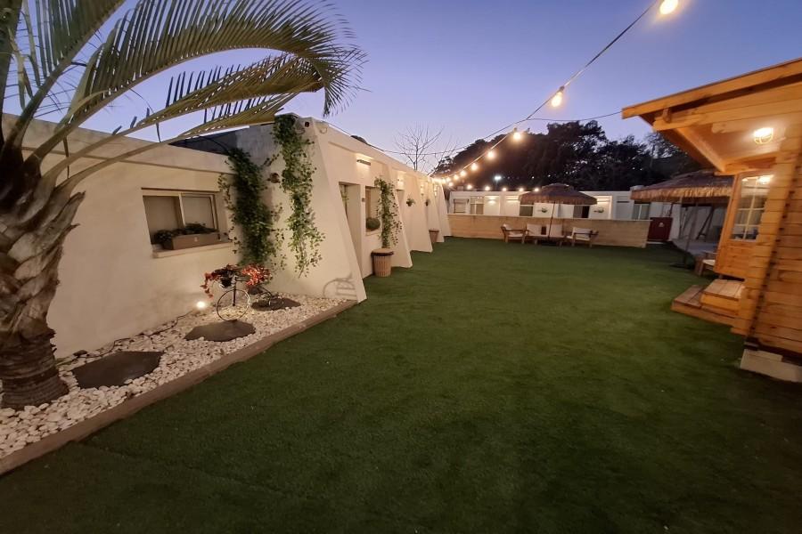 217149 מתחם חיצוני הבריכה והג'קוזי, כפר הים, וילה  בנתניה וילות - Vila 4 U