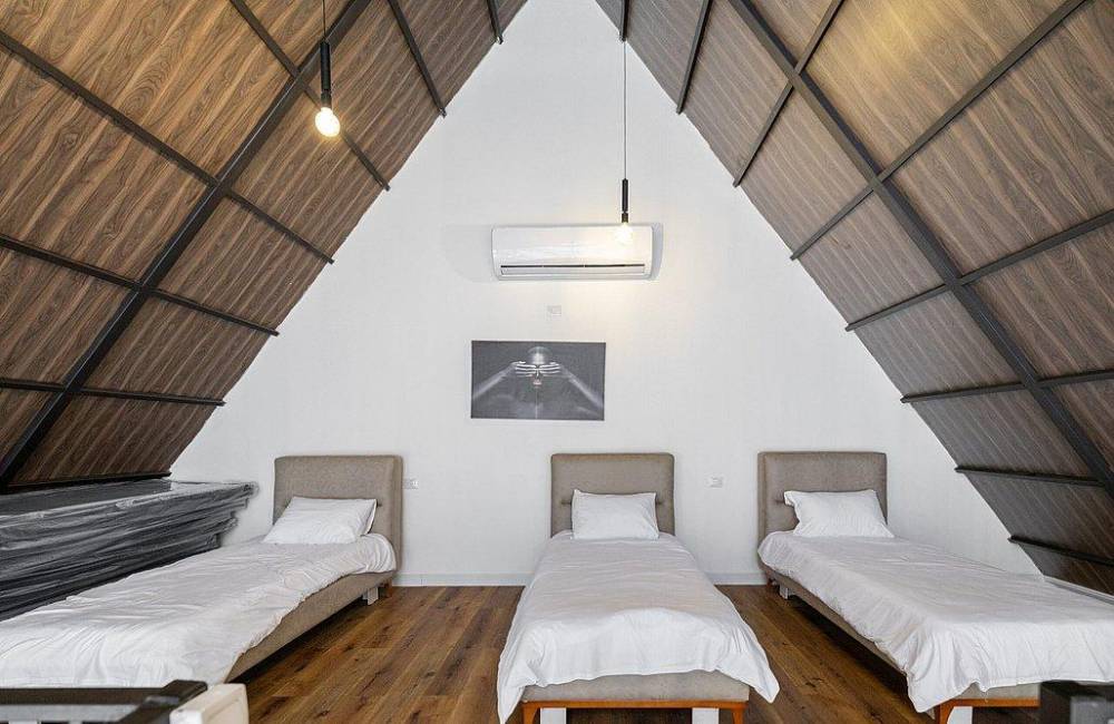 218658 הסוויטות במתחם, אחוזת לונריה, וילה  בירכא וילות - Vila 4 U