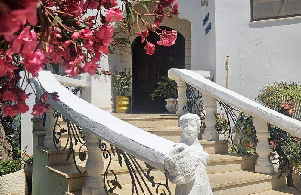 218820 מתחם חיצוני, וילה ספא ריש, וילה  בירכא וילות - Vila 4 U