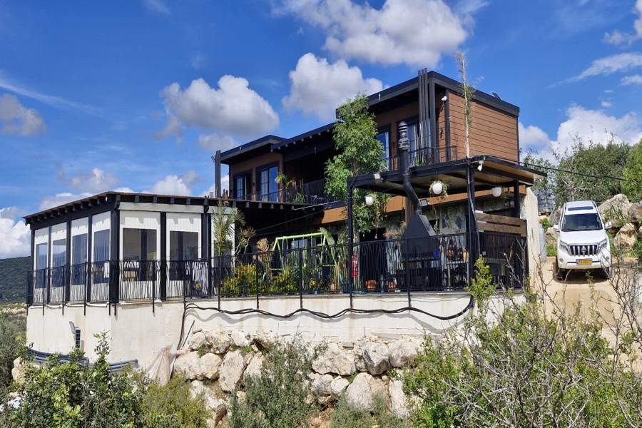 219340 המתחם החיצוני הנוף וחדר האוכל, סוויטות על הפסגה, וילה  בירכא וילות - Vila 4 U