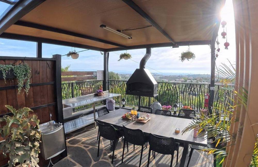 219466 המתחם החיצוני הנוף וחדר האוכל, סוויטות על הפסגה, וילה  בירכא וילות - Vila 4 U