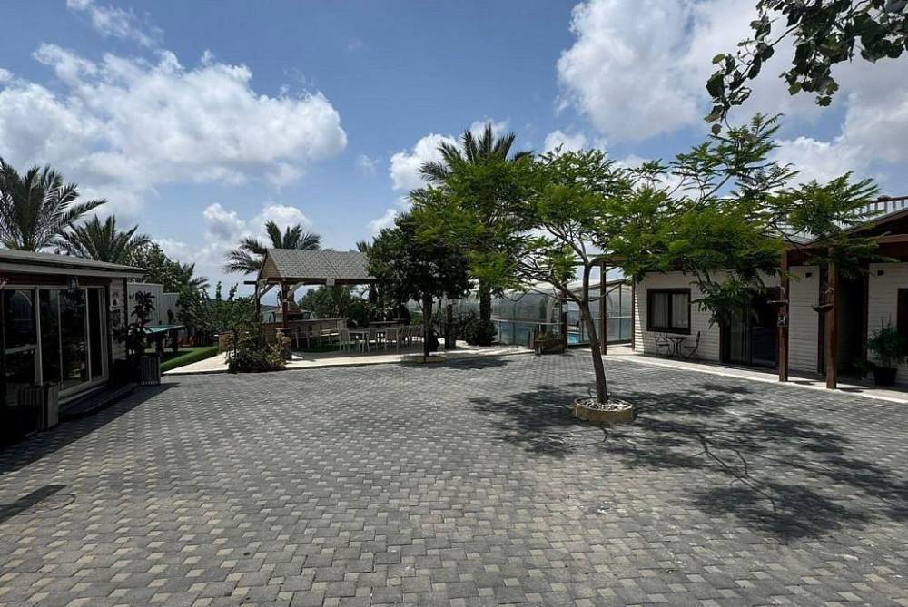 220415 המתחם החיצוני, אחוזת ראש ההר, וילה  בירכא וילות - Vila 4 U